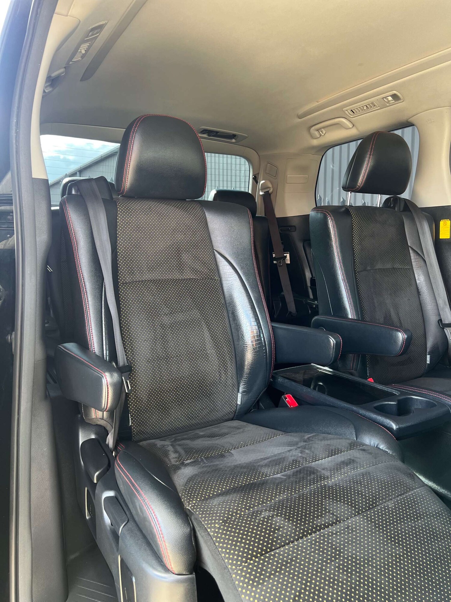 Used Toyota Vellfire 2014 for sale - 76313303: Photo 60