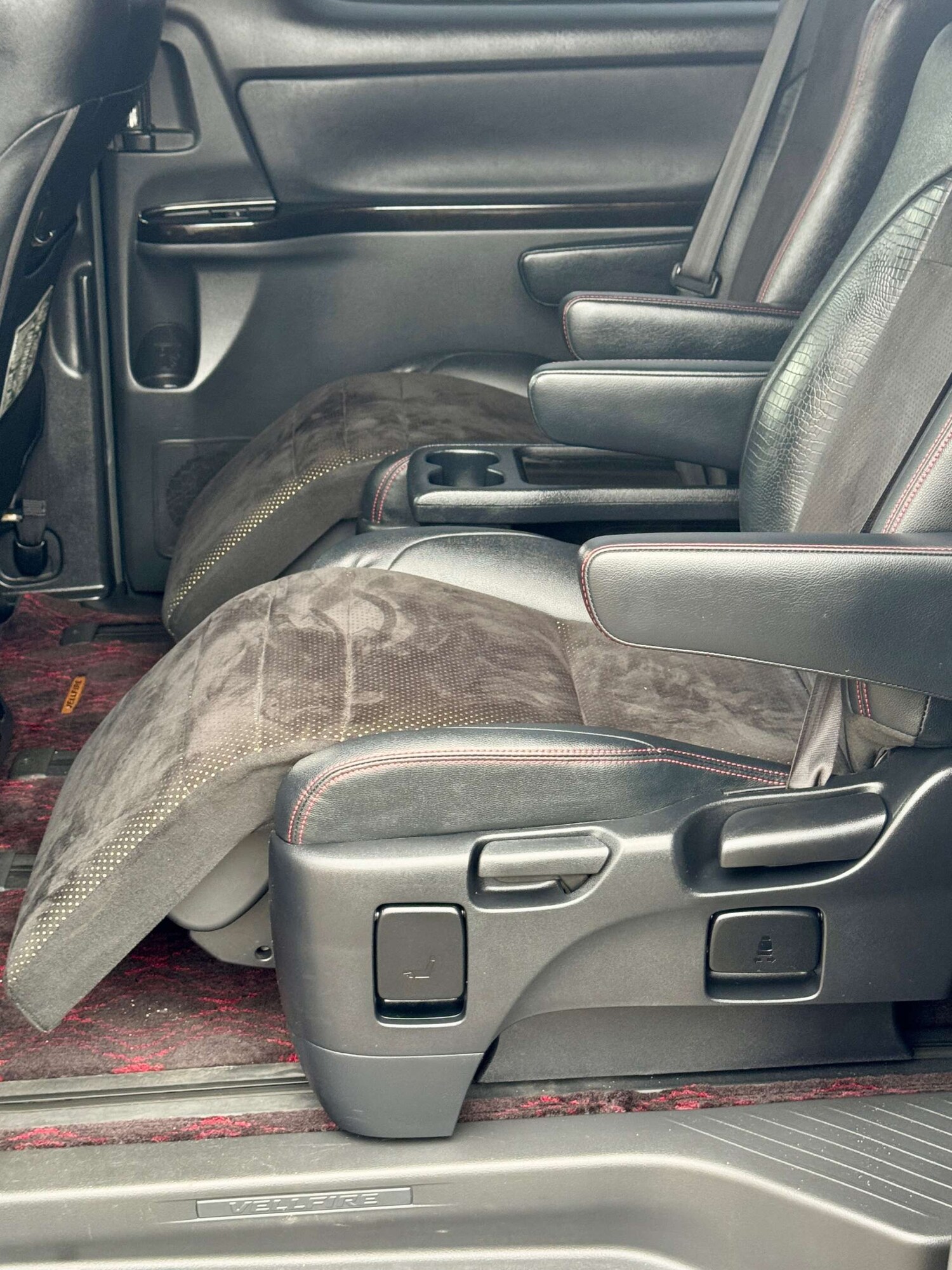 Used Toyota Vellfire 2014 for sale - 76313303: Photo 68