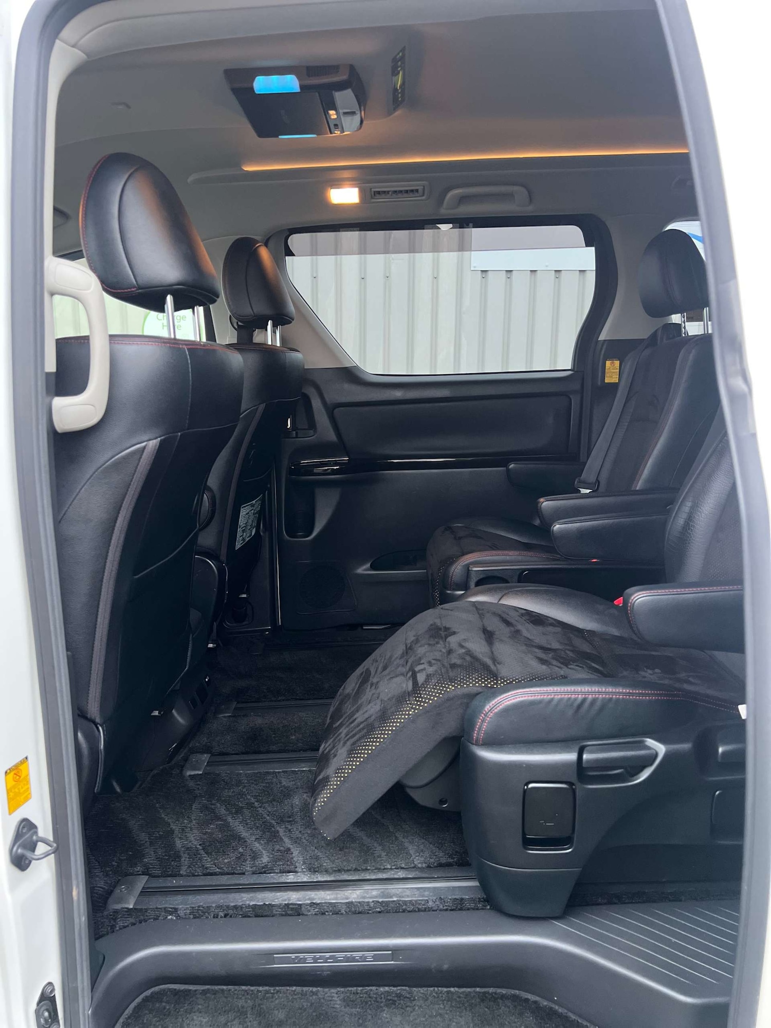 Used Toyota Vellfire 2014 for sale - 77437691: Photo 24