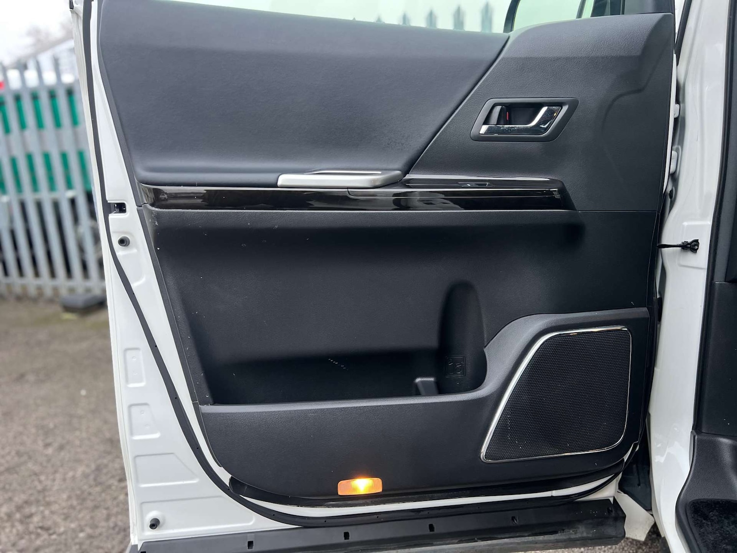 Used Toyota Vellfire 2014 for sale - 77437691: Photo 46