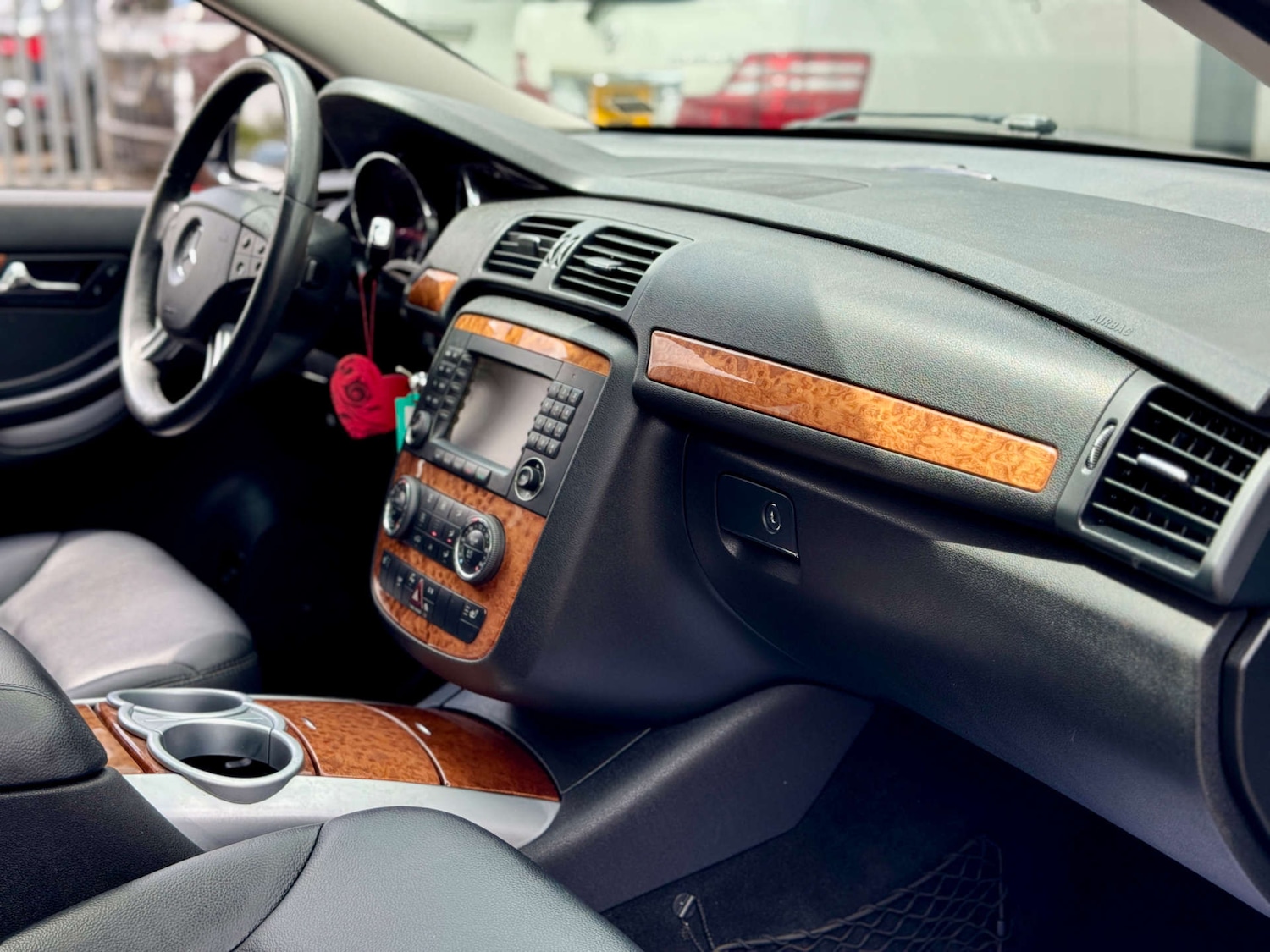 Used Mercedes-Benz R Class 2017 for sale - 76602180: Photo 11