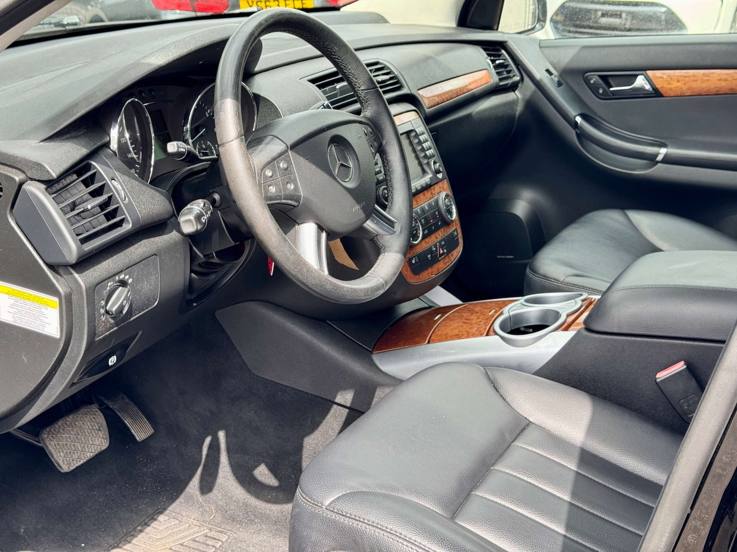 Used Mercedes-Benz R Class 2017 for sale - 76602180: Photo 2