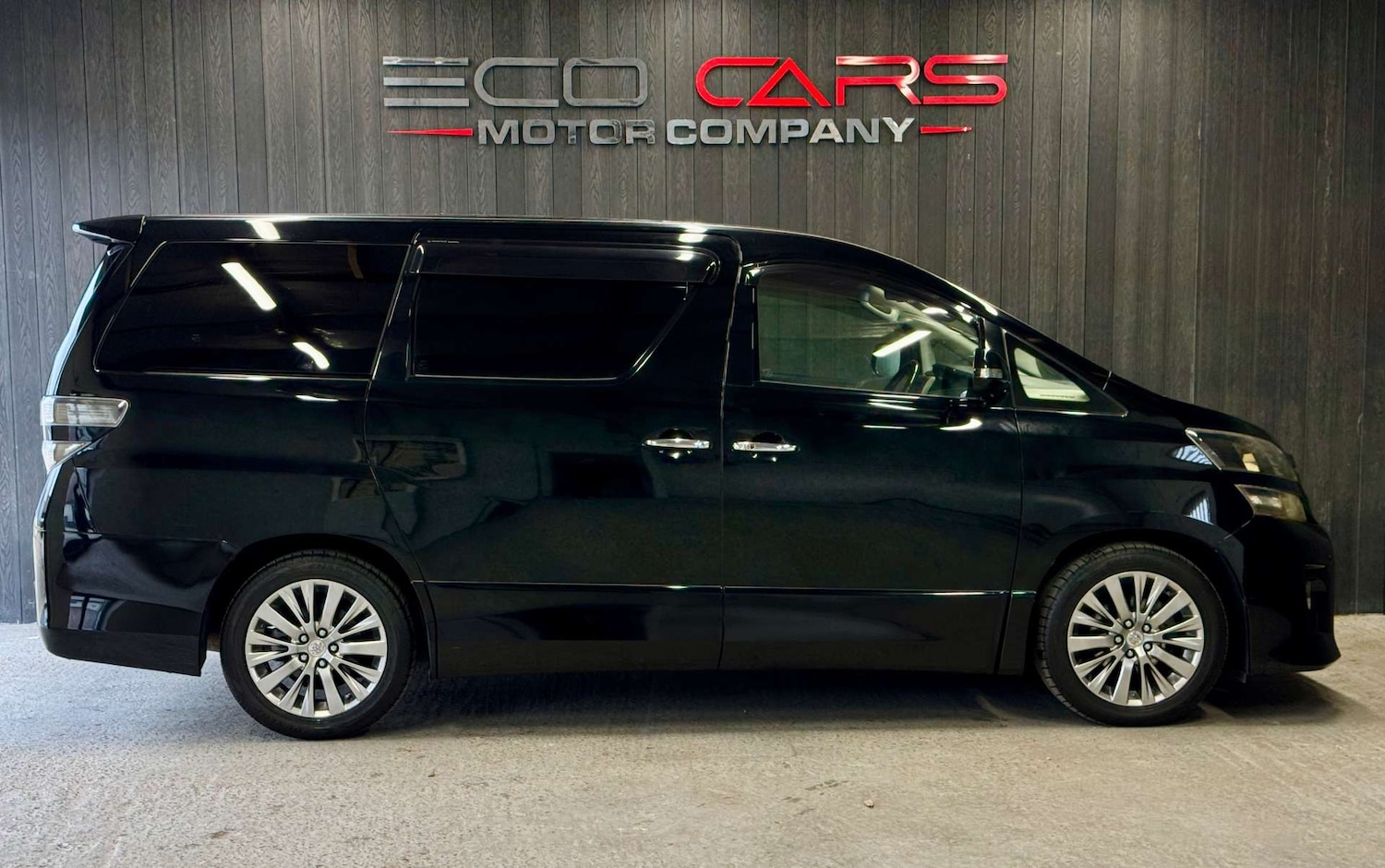 Used Toyota Vellfire 2025 for sale - 77003465: Photo 2