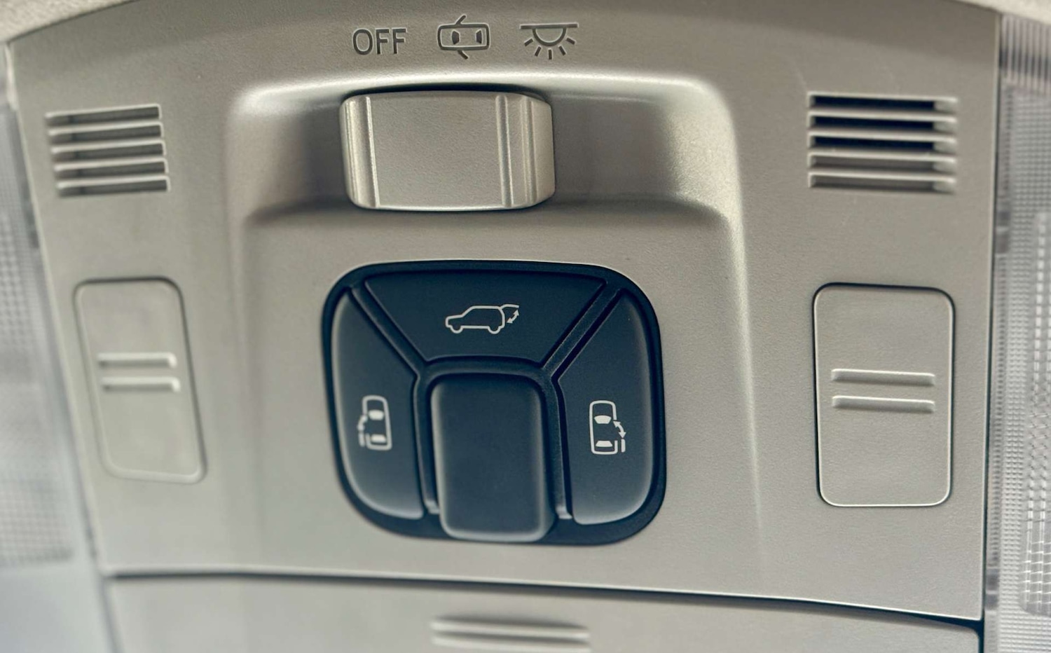 Used Toyota Vellfire 2025 for sale - 77003465: Photo 80