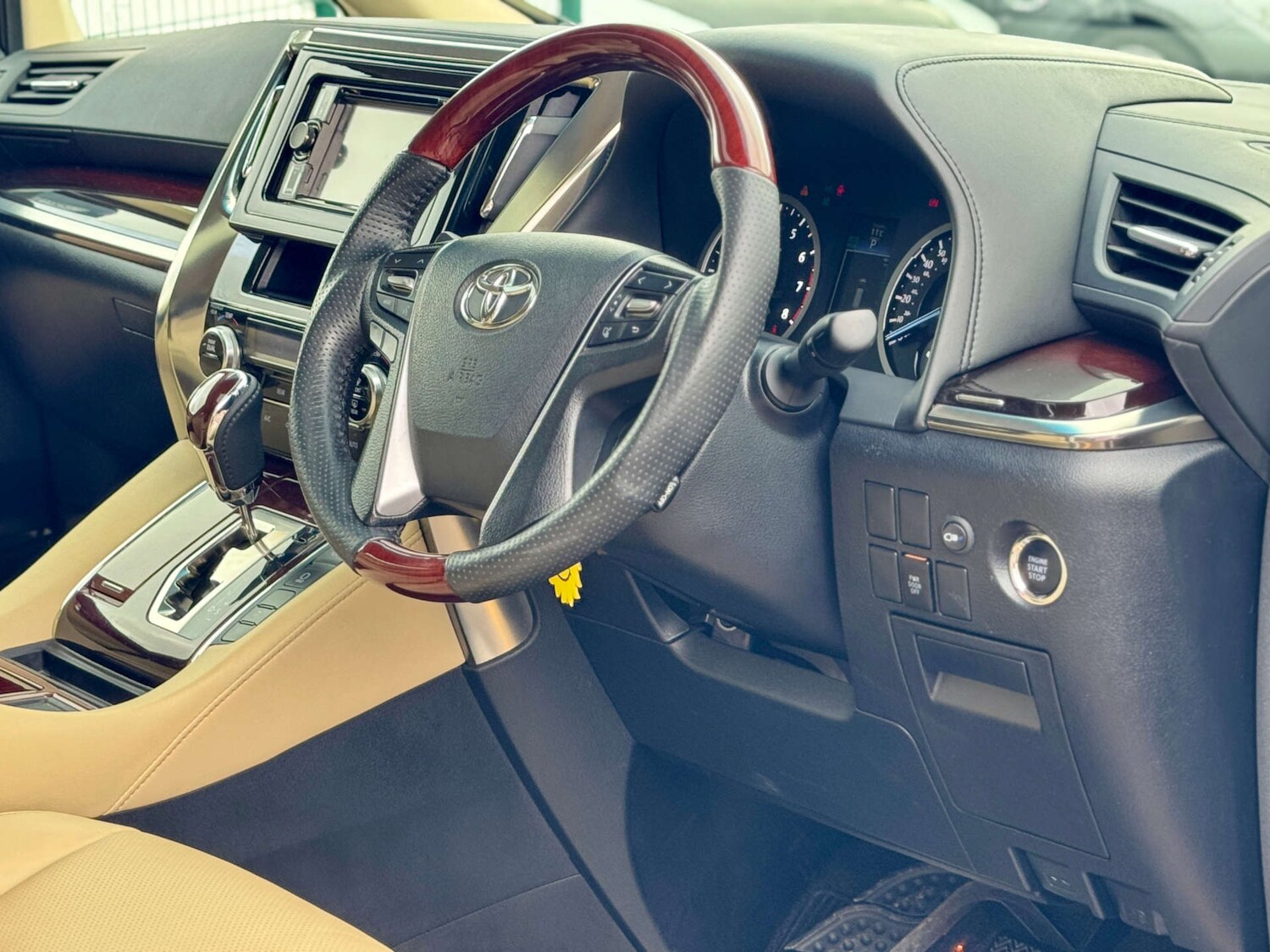 Used Toyota Alphard 2015 for sale - 77504104: Photo 57