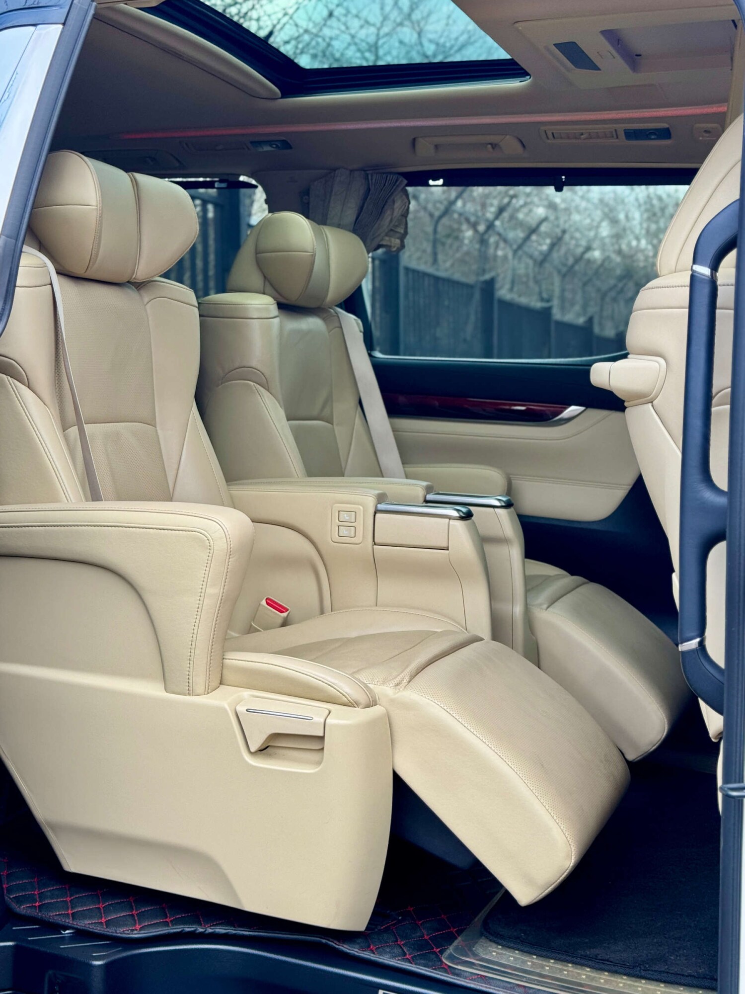 Used Toyota Alphard 2015 for sale - 77504104: Photo 78