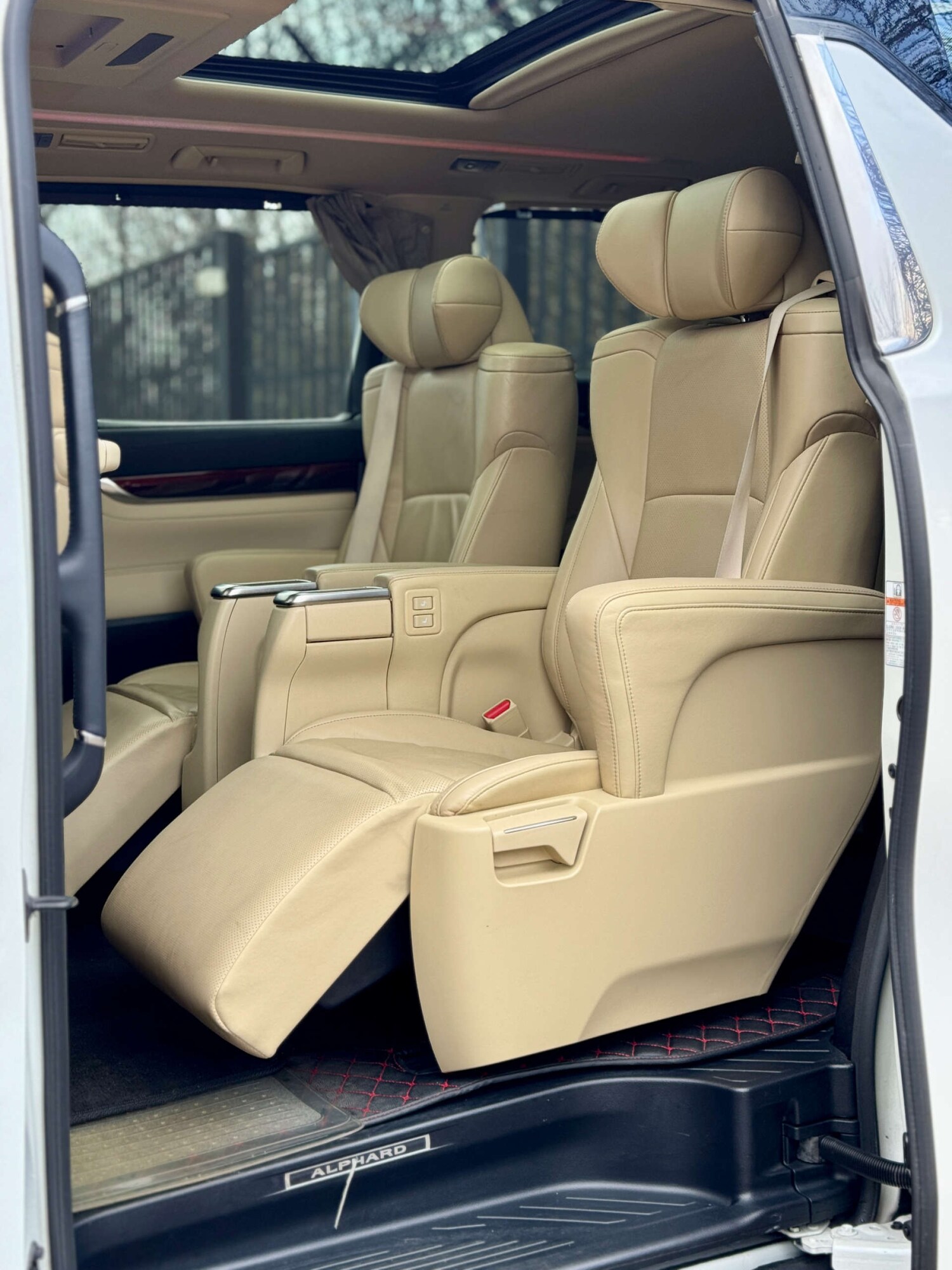 Used Toyota Alphard 2015 for sale - 77504104: Photo 84