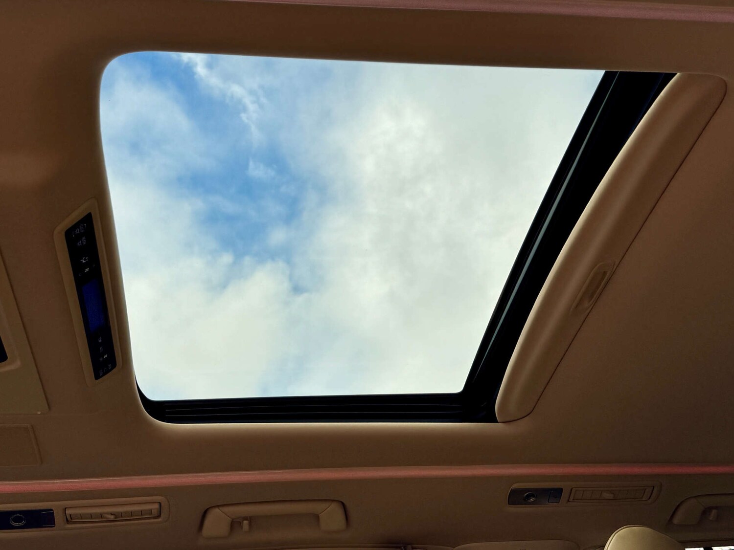 Used Toyota Alphard 2015 for sale - 77504104: Photo 90