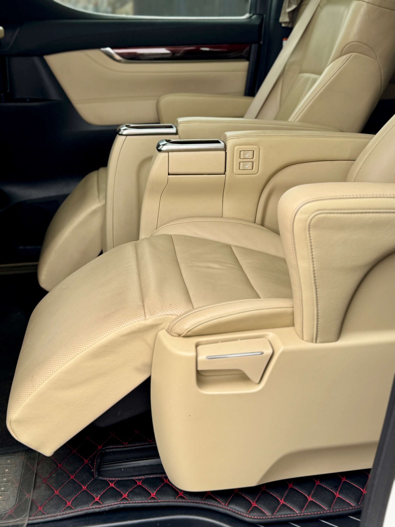 Used Toyota Alphard 2015 for sale - 77504104: Photo 95