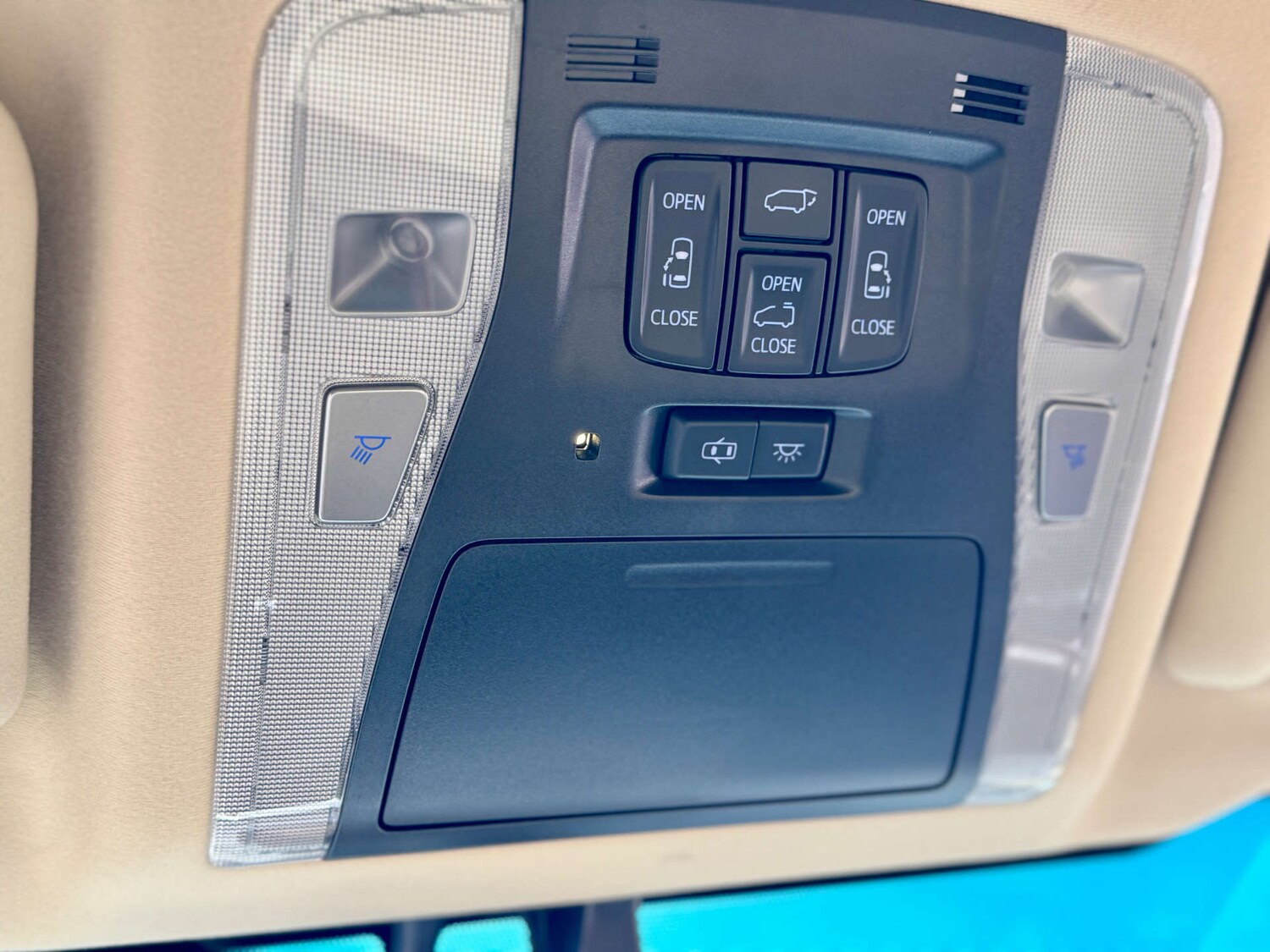 Used Toyota Alphard 2015 for sale - 77504104: Photo 97