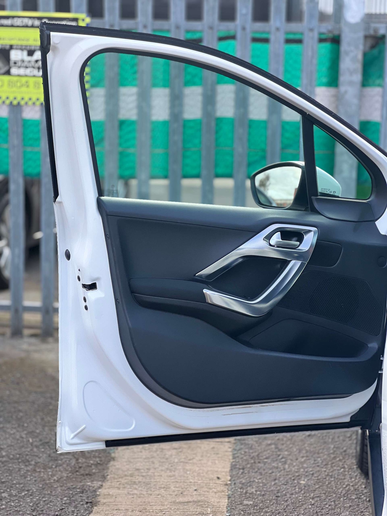 Used Peugeot 2008 2017 for sale - 76635783: Photo 35