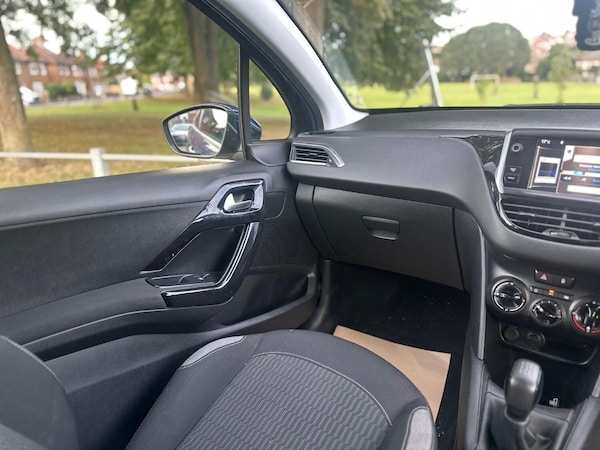 Used Peugeot 208 2014 for sale - 75848023: Photo 22