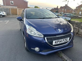 Used Peugeot 208 2014 for sale - 75848023: Photo