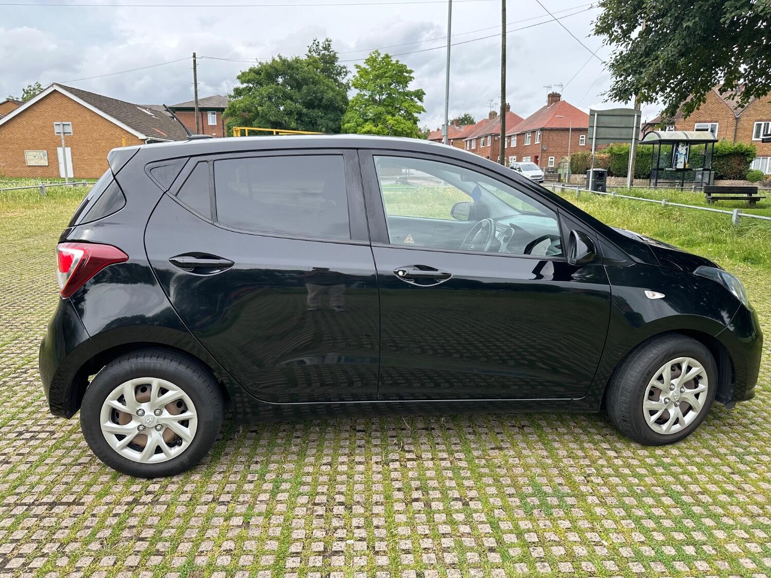 Used Hyundai i10 2018 for sale - 76769179: Photo 13