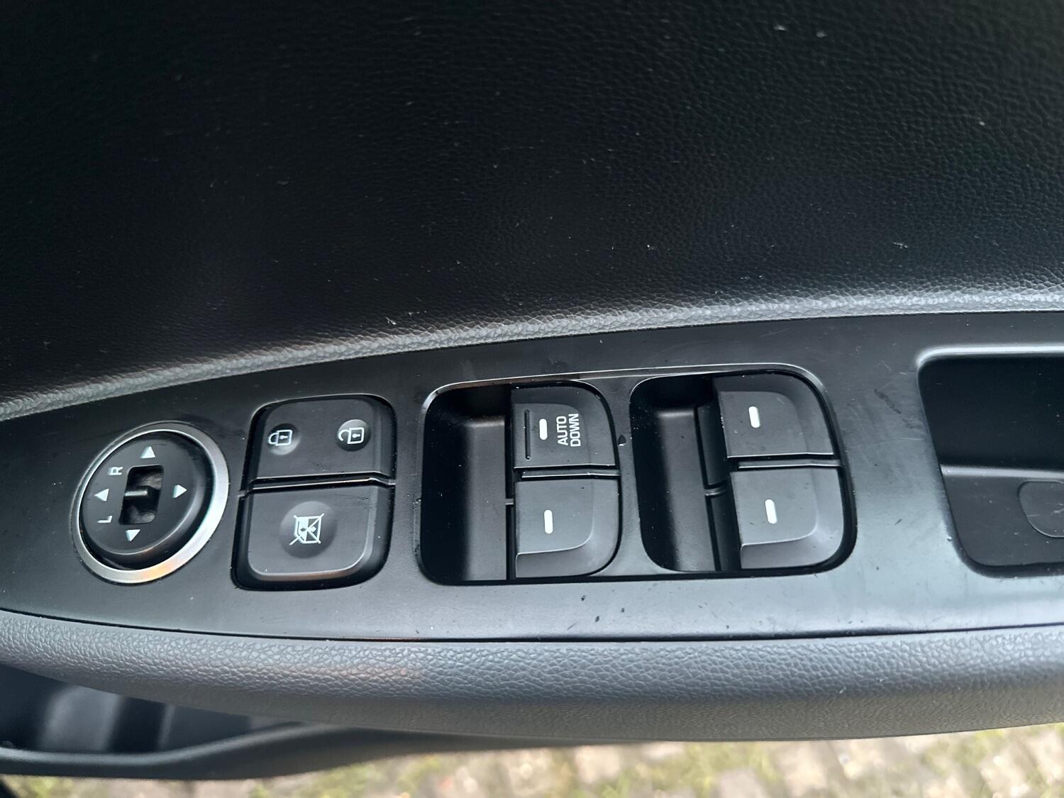 Used Hyundai i10 2018 for sale - 76769179: Photo 65