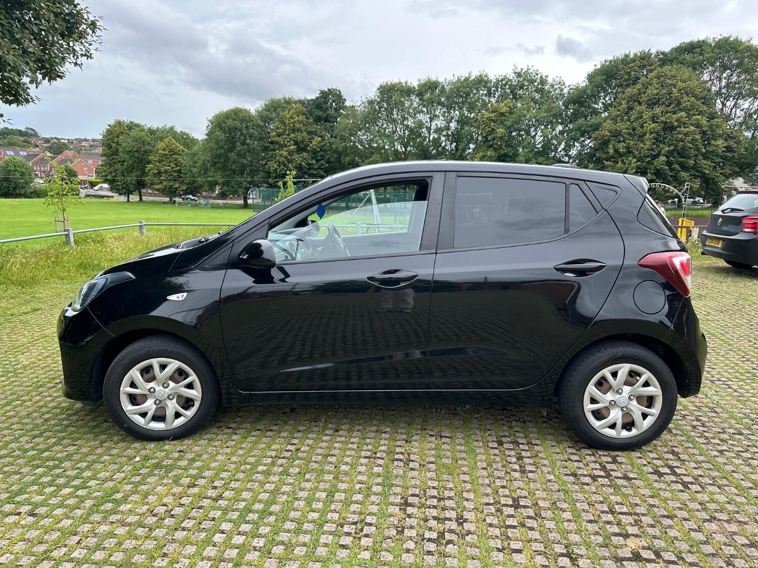 Used Hyundai i10 2018 for sale - 76769179: Photo 7