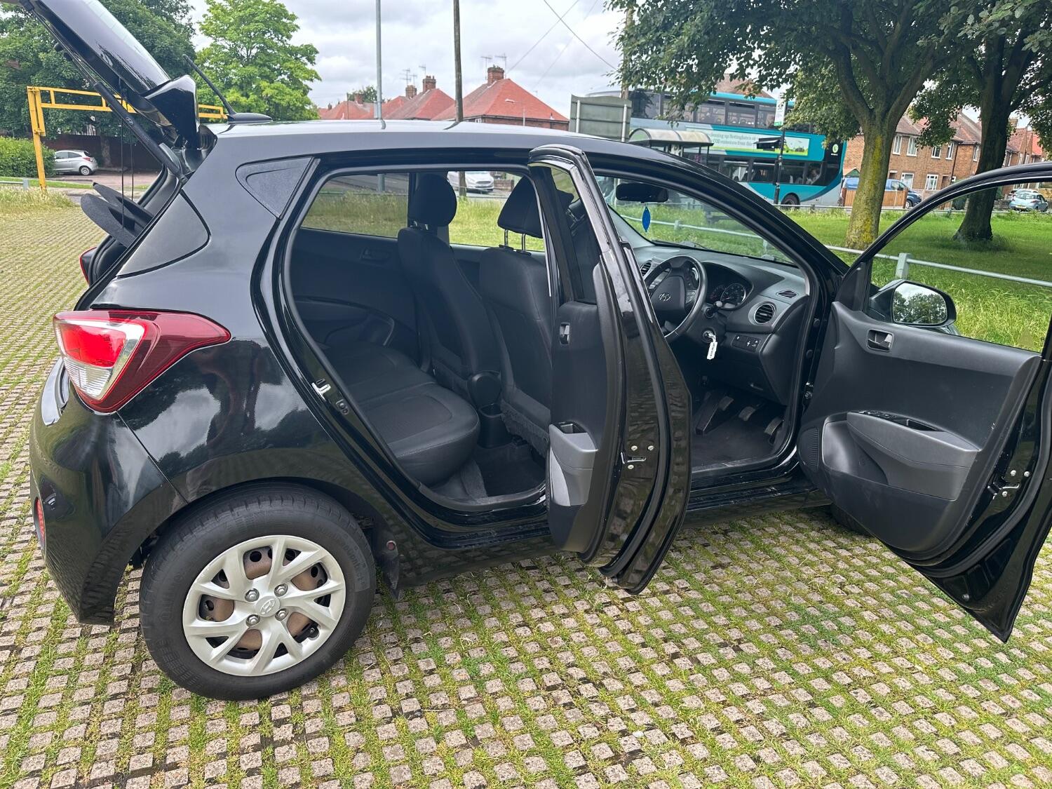 Used Hyundai i10 2018 for sale - 76769179: Photo 79