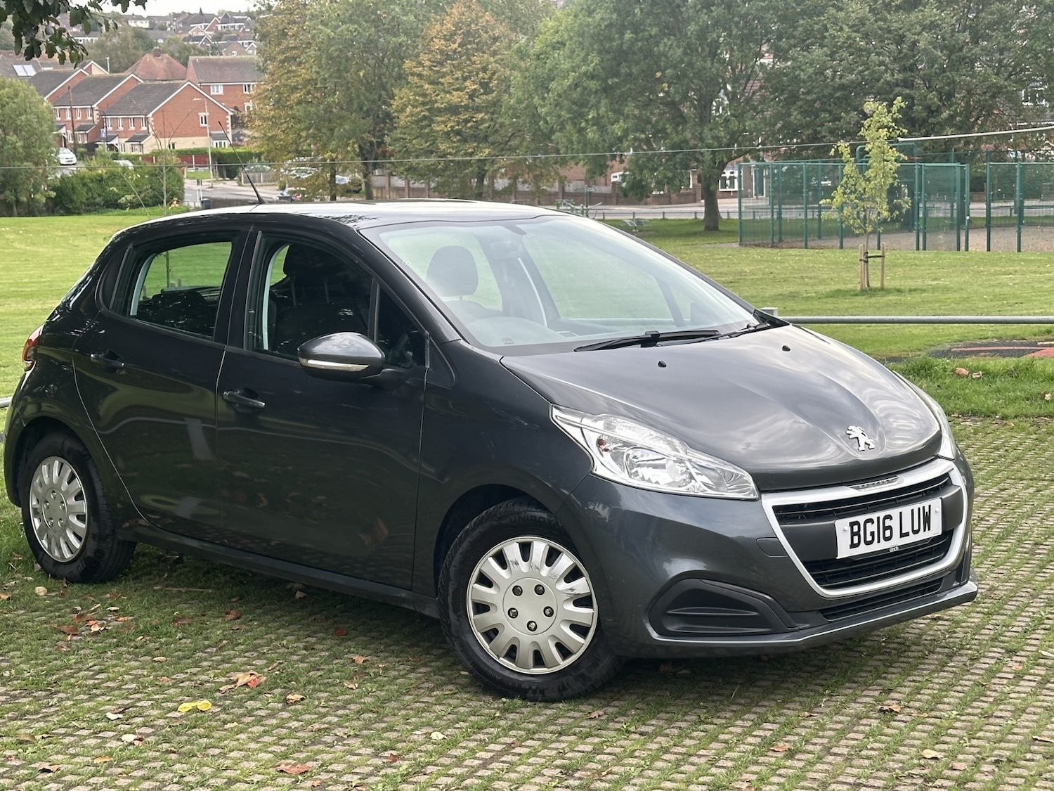 Used Peugeot 208 2016 for sale - 76649838: Photo 2