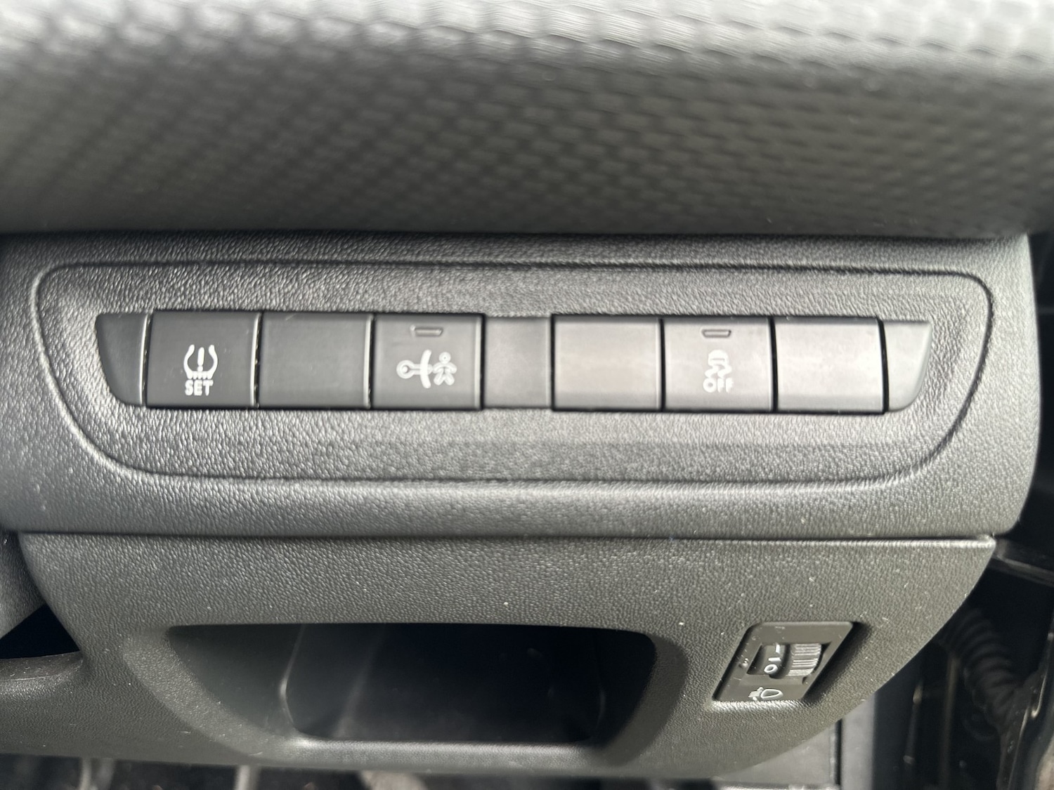 Used Peugeot 208 2016 for sale - 76649838: Photo 37