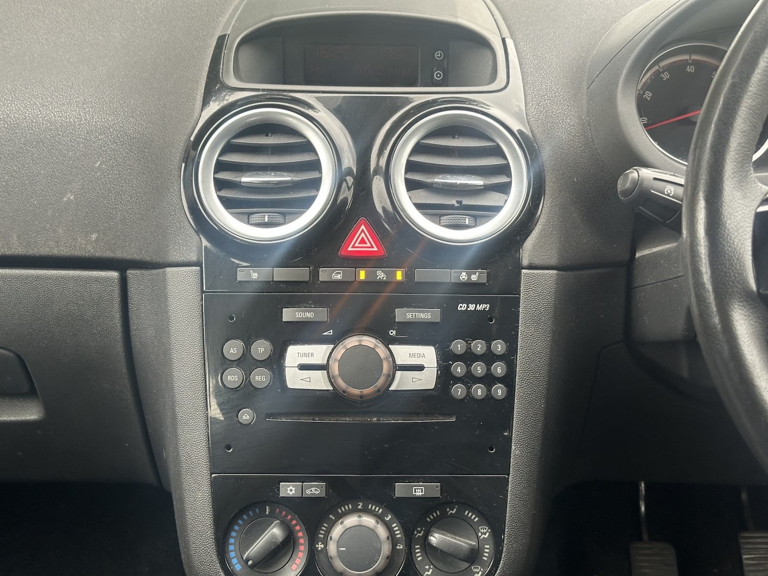 Used Vauxhall Corsa 2014 for sale - 75913114: Photo 22