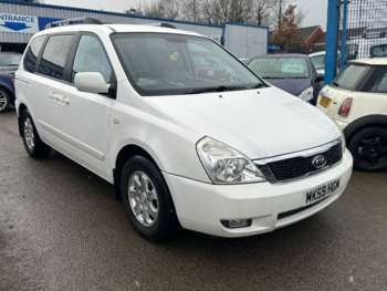 White best sale kia minivan