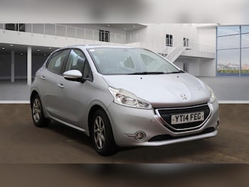 Used Peugeot 208 2014 for sale - 75965400: Photo