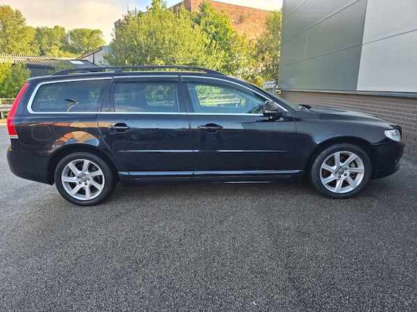 Used Volvo V70 2014 for sale - 73837968: Photo 2