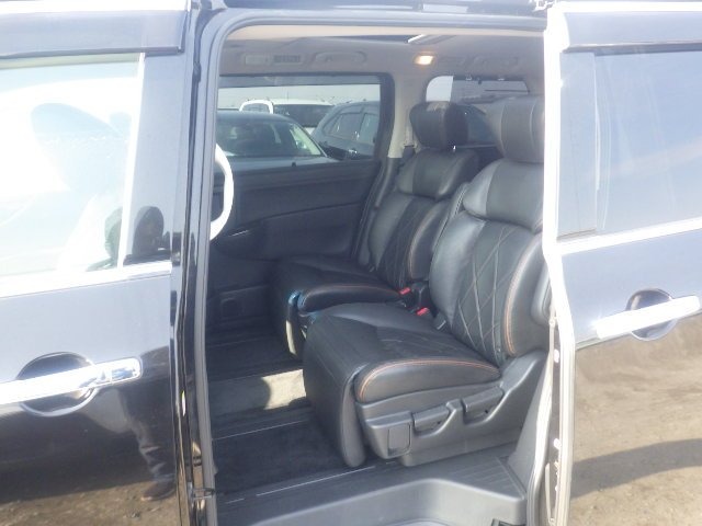 Used Nissan Elgrand 2014 for sale - 76829616: Photo 16