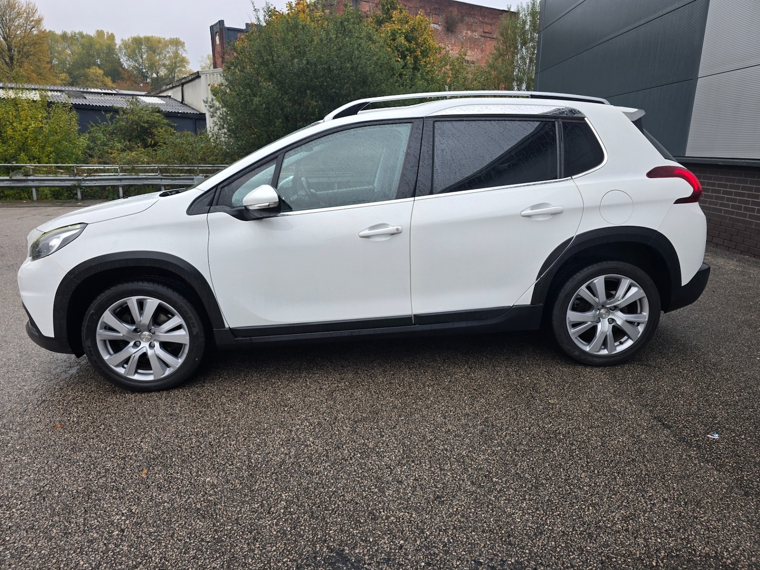 Used Peugeot 2008 2017 for sale - 75944925: Photo 4