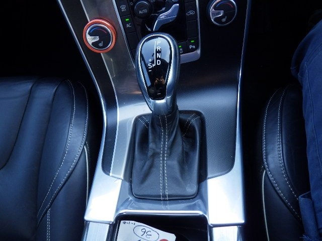 Used Volvo V60 2015 for sale - 76830771: Photo 11