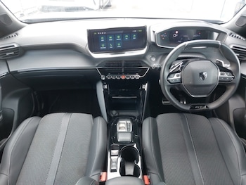 Used Peugeot 2008 2024 for sale - 76115957: Photo 2