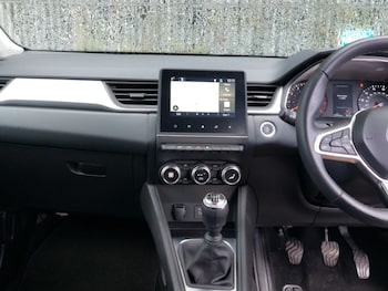 Used Renault Captur 2023 for sale - 76365853: Photo