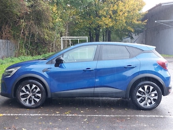 Used Renault Captur 2023 for sale - 76365853: Photo