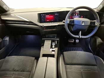 Used Vauxhall Astra 2024 for sale - 77977428: Photo