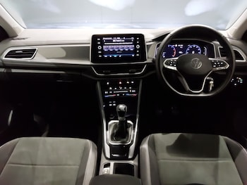 Used Volkswagen T-Roc 2024 for sale - 77674523: Photo