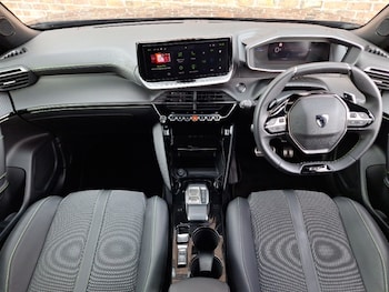 Used Peugeot 2008 2024 for sale - 76288759: Photo 2