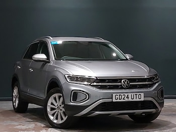 Used Volkswagen T-Roc 2024 for sale - 77842093: Photo