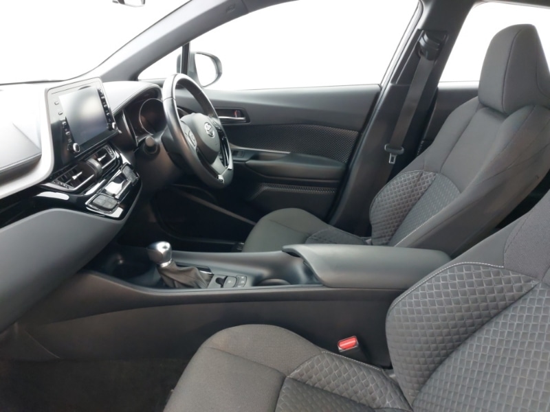 Used Toyota C-HR 2021 for sale - 76392642: Photo 5