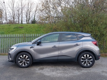 Used Renault Captur 2023 for sale - 76742079: Photo