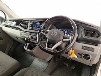 Used Volkswagen Transporter Shuttle 2023 for sale - 79566913: Photo