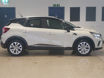 Used Renault Captur 2021 for sale - 77115759: Photo