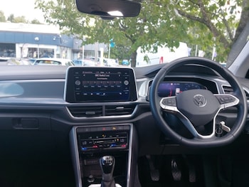 Used Volkswagen T-Roc 2022 for sale - 75536909: Photo