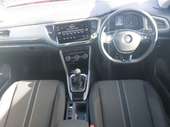 Used Volkswagen T-Roc 2020 for sale - 77150758: Photo