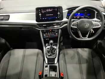 Used Volkswagen T-Roc 2023 for sale - 78643236: Photo