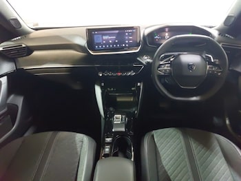 Used Peugeot 2008 2023 for sale - 76282341: Photo 2
