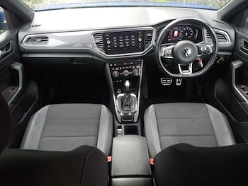 Used Volkswagen T-Roc 2021 for sale - 76544212: Photo