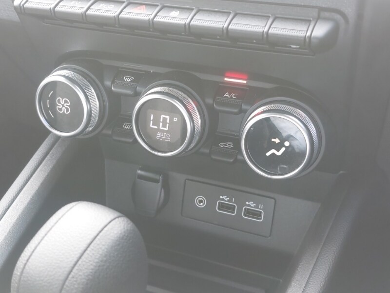 Used Renault Clio 2024 for sale - 76737677: Photo 11