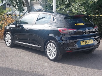 Used Renault Clio 2024 for sale - 76737677: Photo