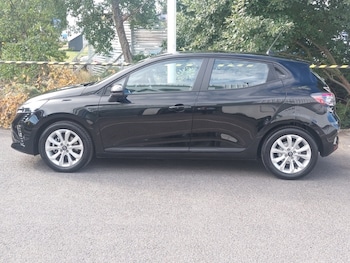 Used Renault Clio 2024 for sale - 76737677: Photo