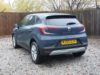 Used Renault Captur 2022 for sale - 77165423: Photo